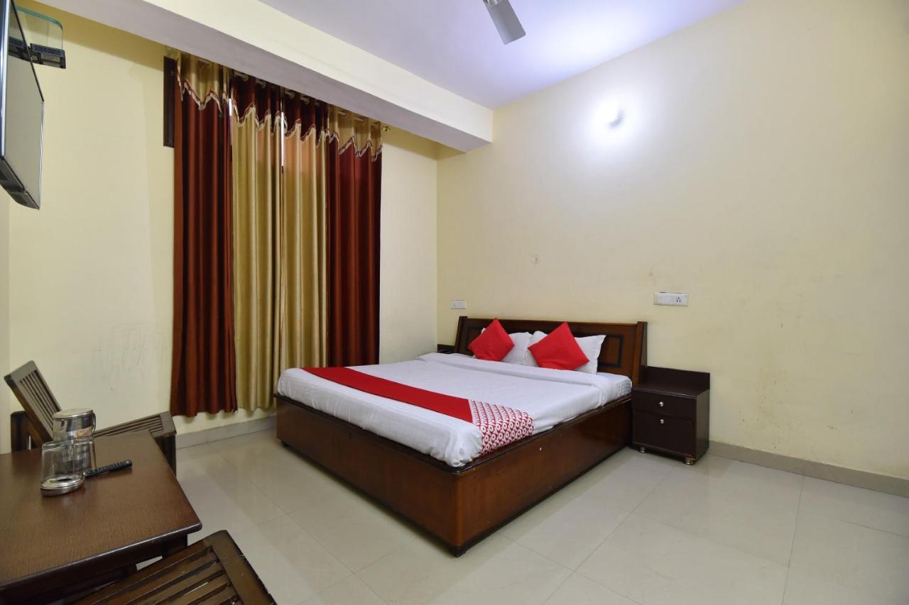 Oyo 28027 Hotel Dhruv Mandi Εξωτερικό φωτογραφία