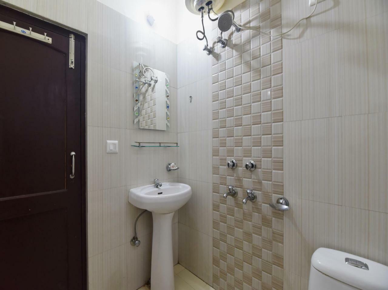 Oyo 28027 Hotel Dhruv Mandi Εξωτερικό φωτογραφία