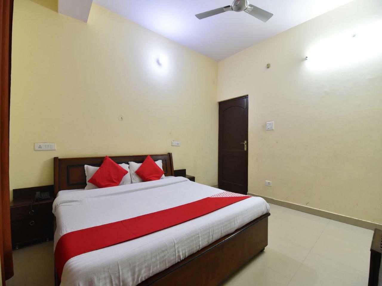 Oyo 28027 Hotel Dhruv Mandi Εξωτερικό φωτογραφία