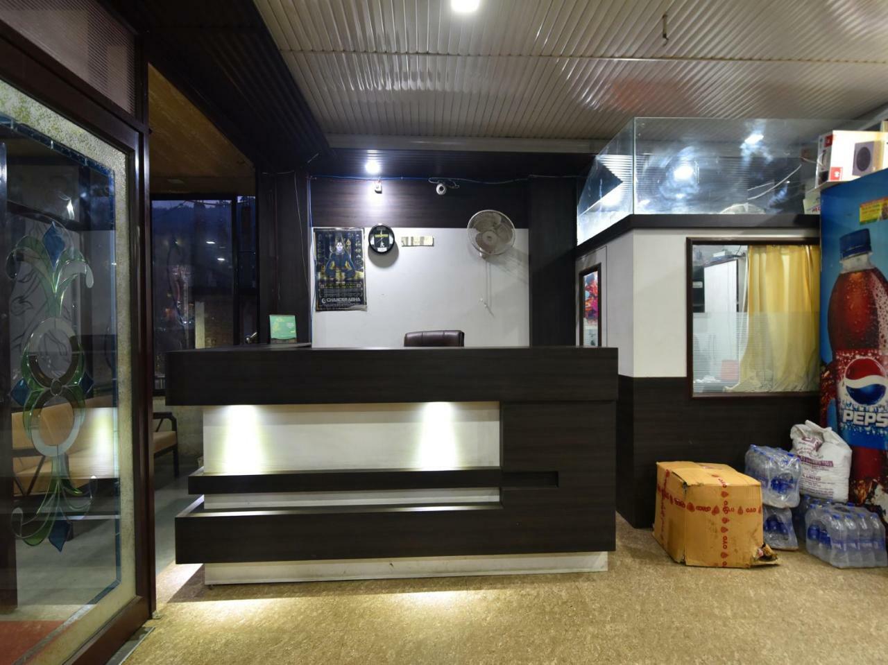 Oyo 28027 Hotel Dhruv Mandi Εξωτερικό φωτογραφία