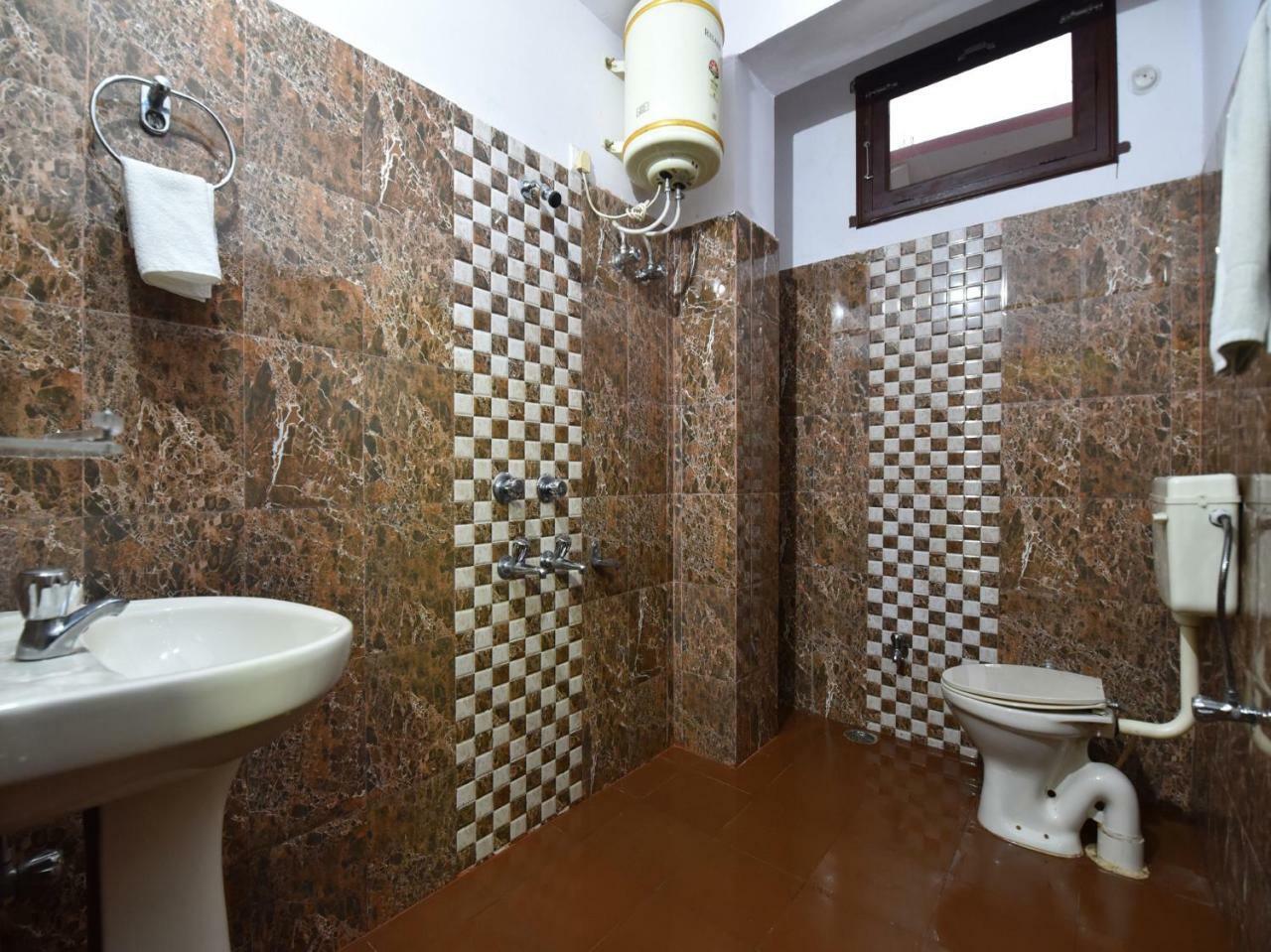 Oyo 28027 Hotel Dhruv Mandi Εξωτερικό φωτογραφία