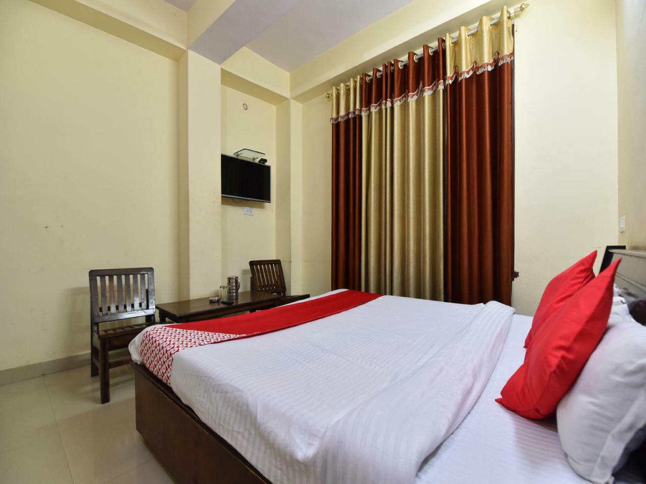 Oyo 28027 Hotel Dhruv Mandi Εξωτερικό φωτογραφία