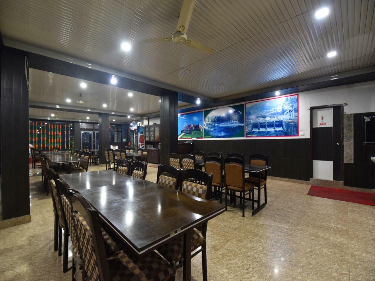 Oyo 28027 Hotel Dhruv Mandi Εξωτερικό φωτογραφία